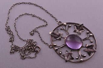  Silver Necklace With An Amethyst 