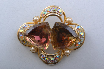 Gilt Vintage Brooch