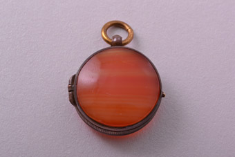 Victorian Locket With Agate From Scotland 831h | Amanda Appleby