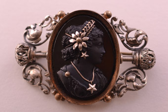 Vintage Cameo Brooch