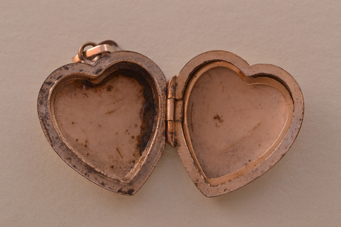 Gold Plated Vintage Opening Heart Locket 954e | Amanda Appleby